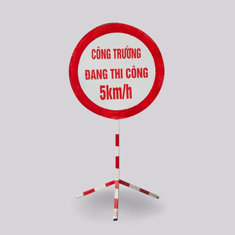Biển cảnh báo công trường đang thi công hình tròn V18